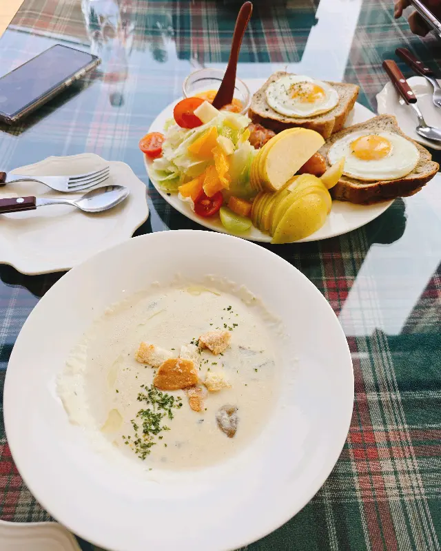 푸짐한 브런치 한 상 차림