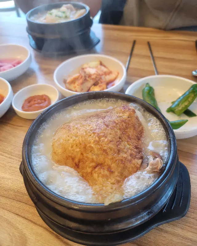 푸짐한 삼계탕 한 상