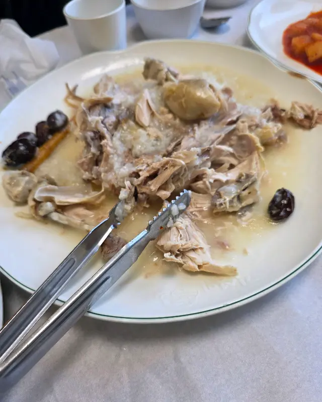 먹음직스러운 오리 백숙