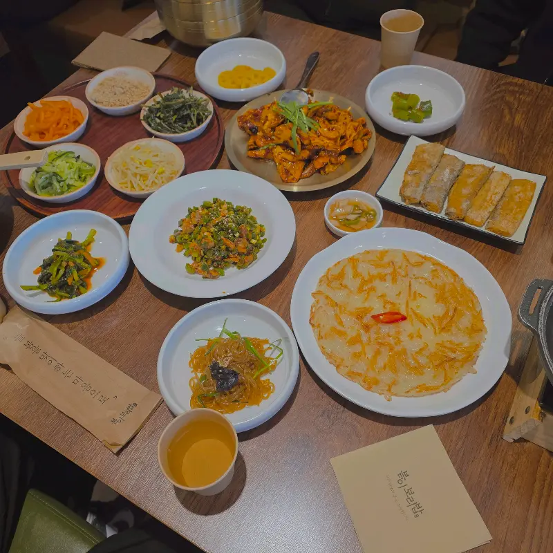 다채로운 메뉴 구성으로 가족 모두가 만족할 수 있는 곳