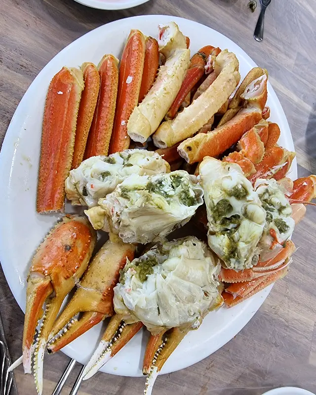 먹음직스러운 박달대게 한 상