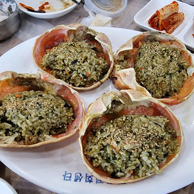 고소한 풍미가 일품인 게딱지 볶음밥