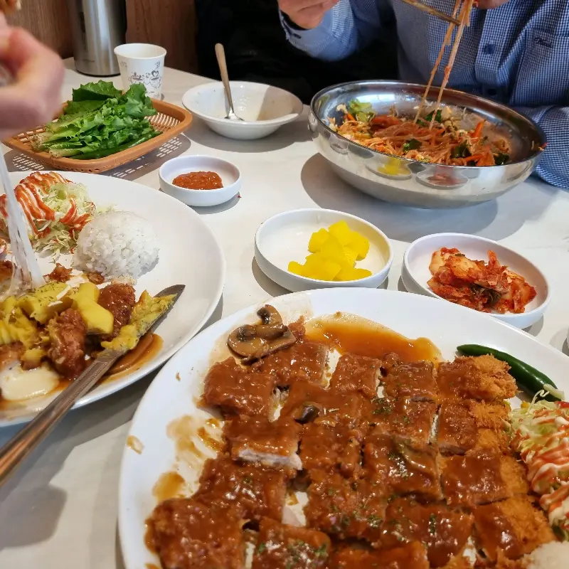 돈까스와 쫄면 조합