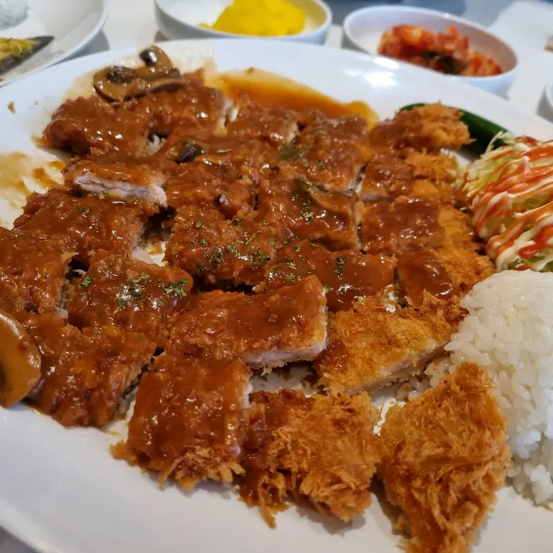 잘려진 돈까스 단면