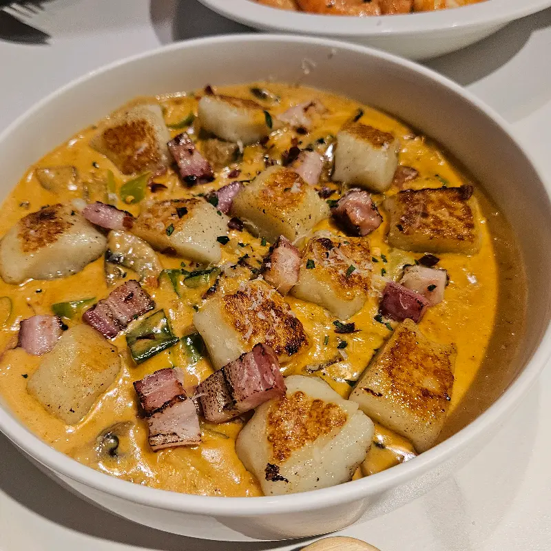 베이컨 대파 투움바 감자뇨끼