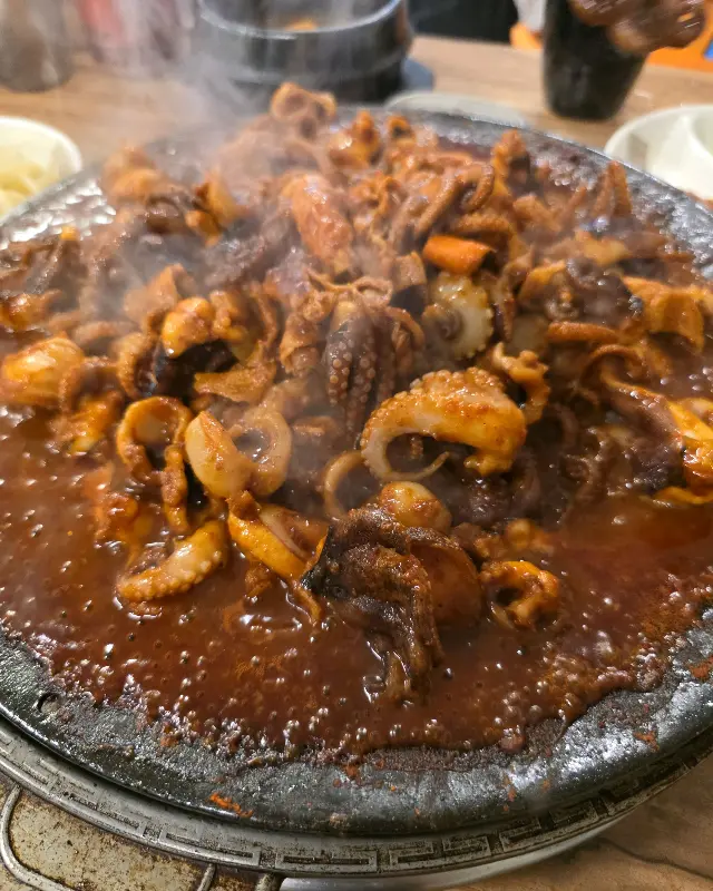 매콤한 향을 자랑하는 쭈꾸미 볶음