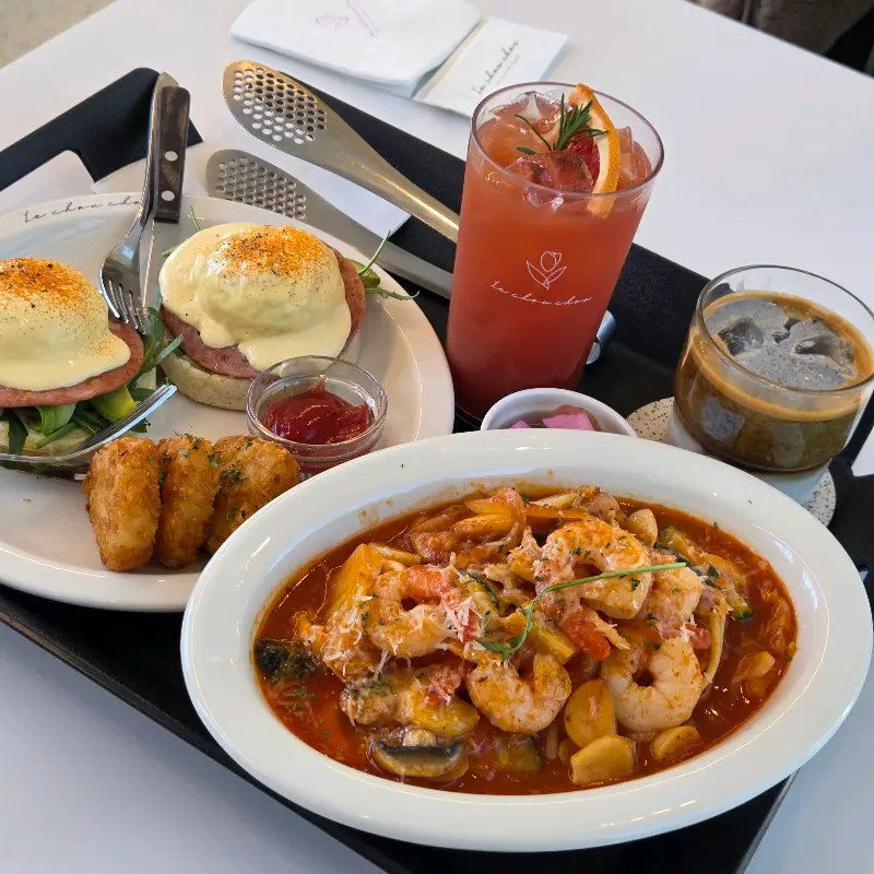 매콤 해물 파스타와 브런치 플레이트