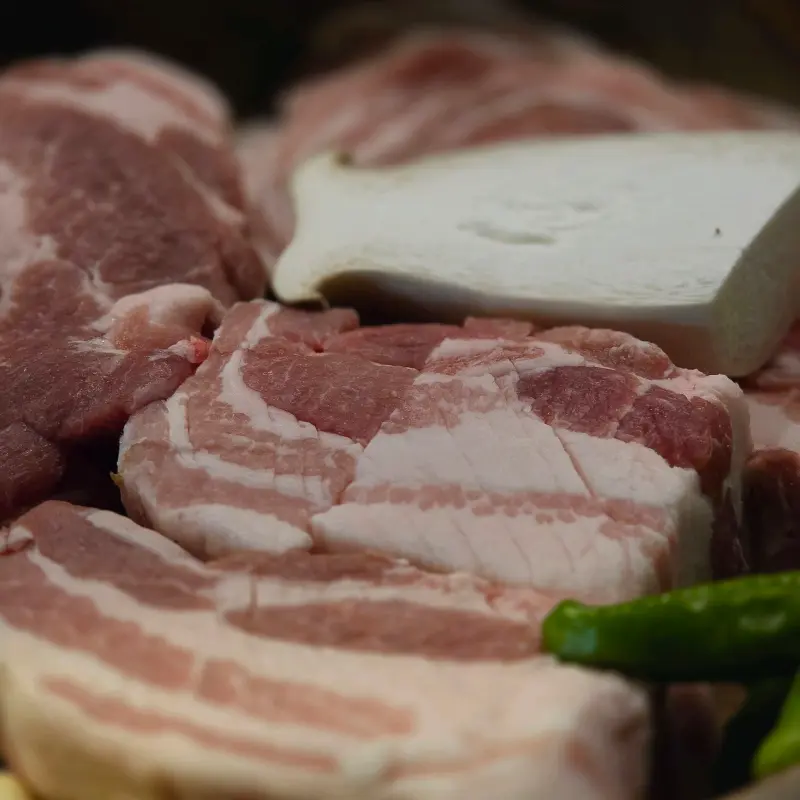 두툼한 돼지고기