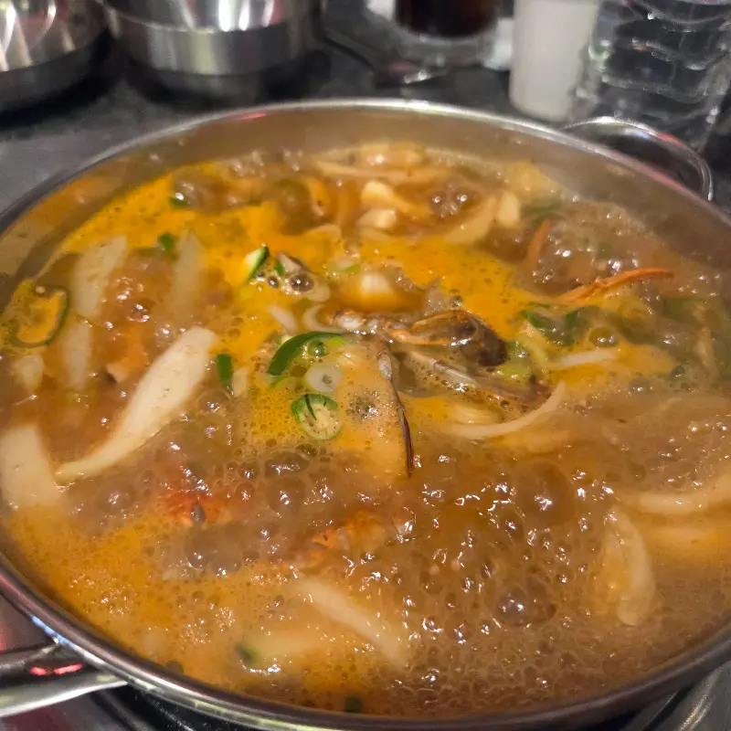 깊고 구수한 된장찌개