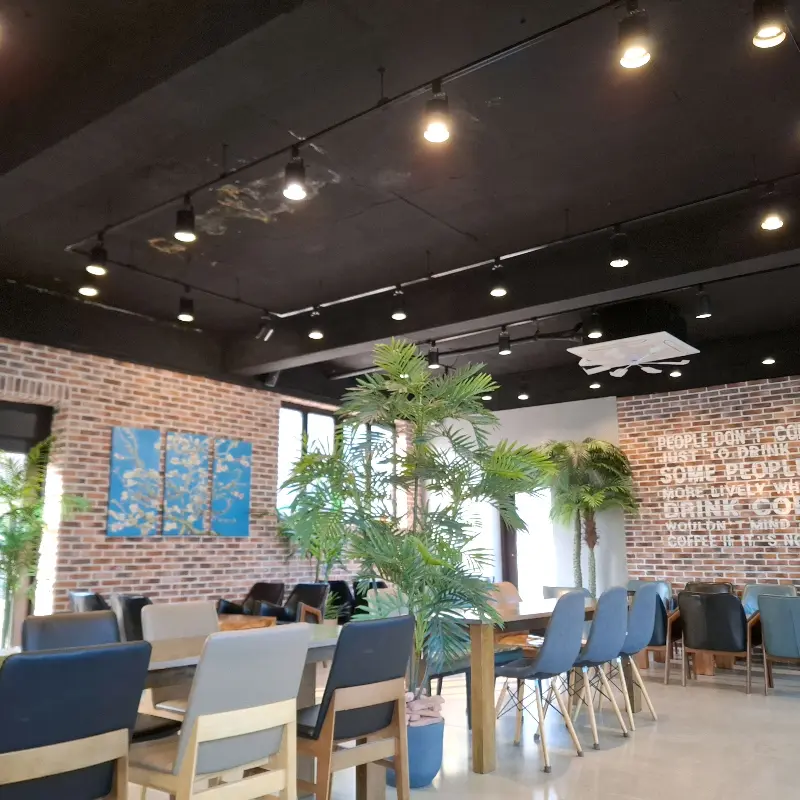 카페 내부 전경