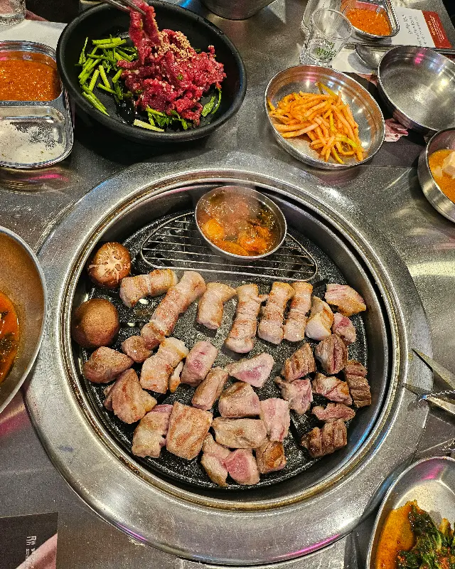 육회와 삼겹살
