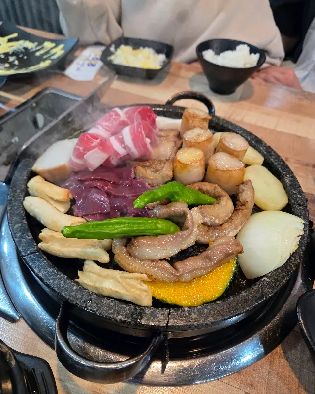 돌판 곱창 구이 한상 차림