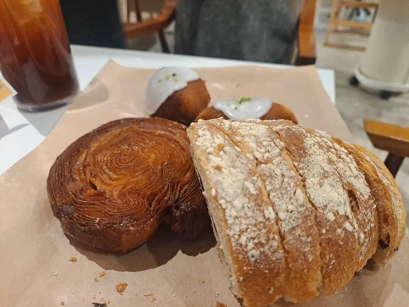 다양한 빵들의 모습