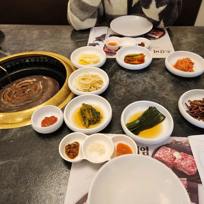 고반식당 블랙의 다양한 반찬