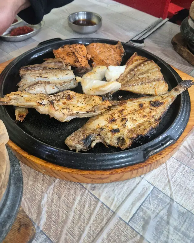 정갈한 생선구이 한 상
