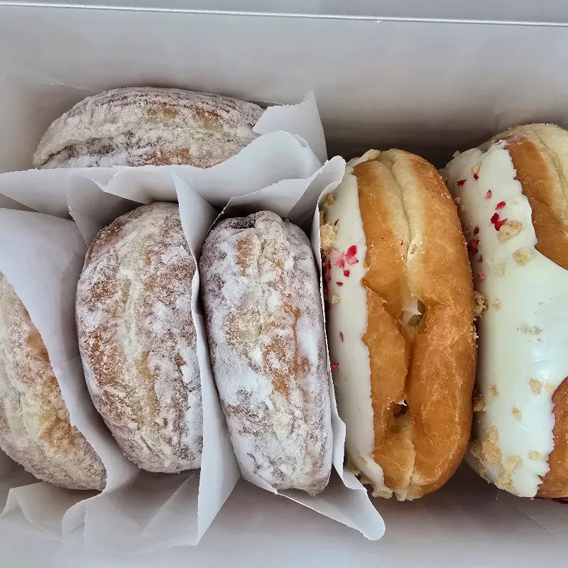 선물 포장된 도넛