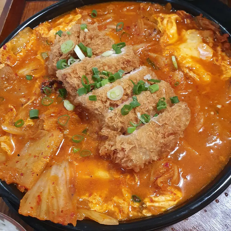 김치와 돈까스의 환상적인 조합, 김치나베