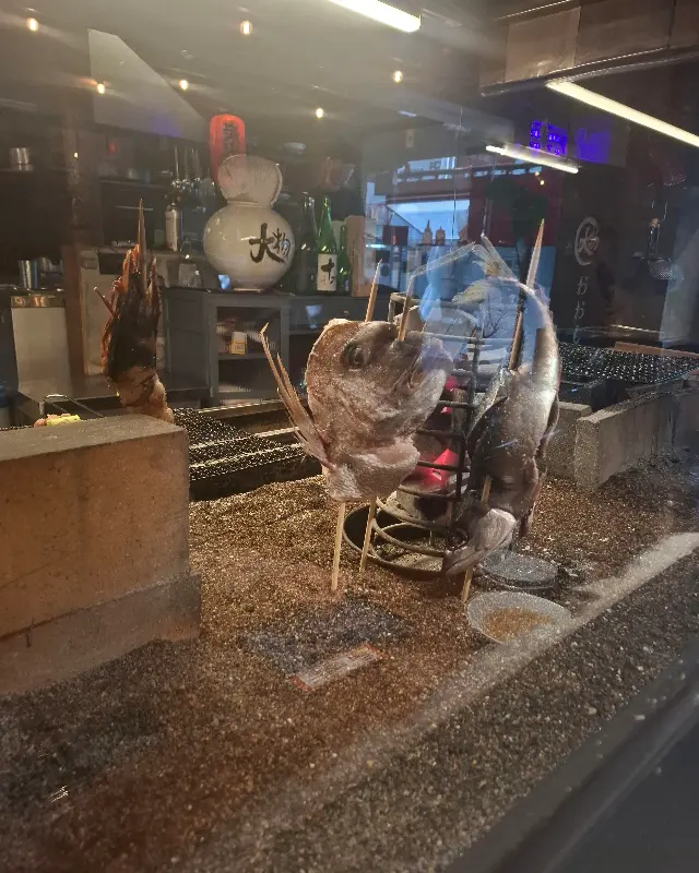 숯불에 구워지는 생선구이