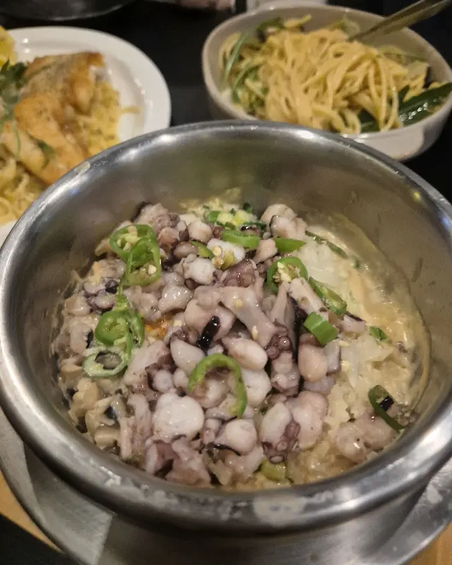 낙지가 듬뿍 들어간 솥밥