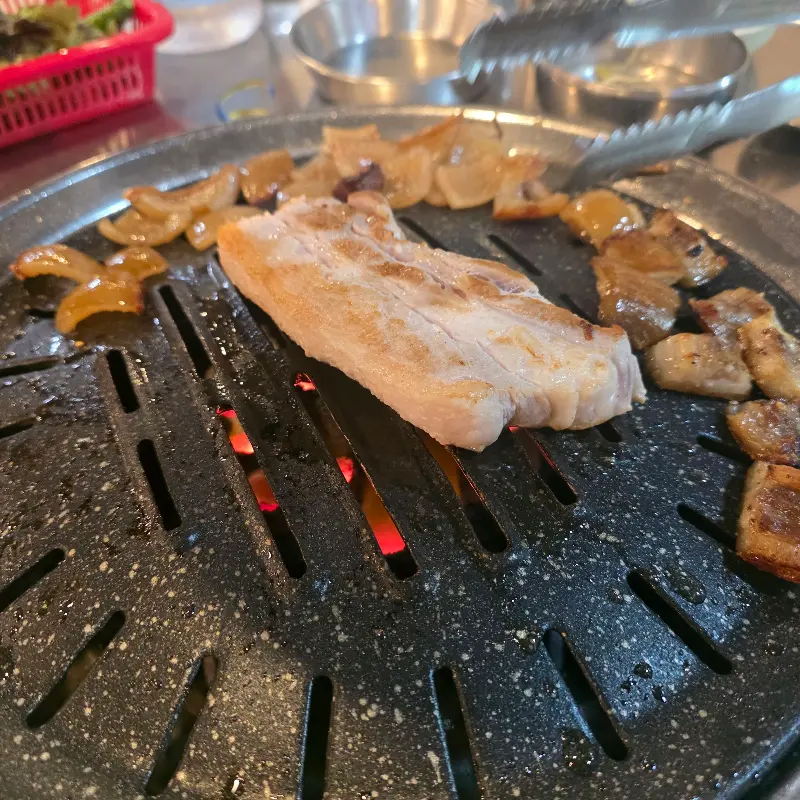 초벌된 삼겹살 구이