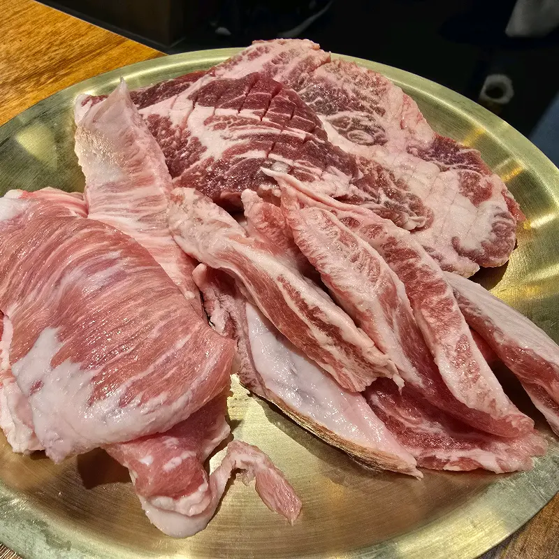 신선한 이베리코 돼지고기의 모습