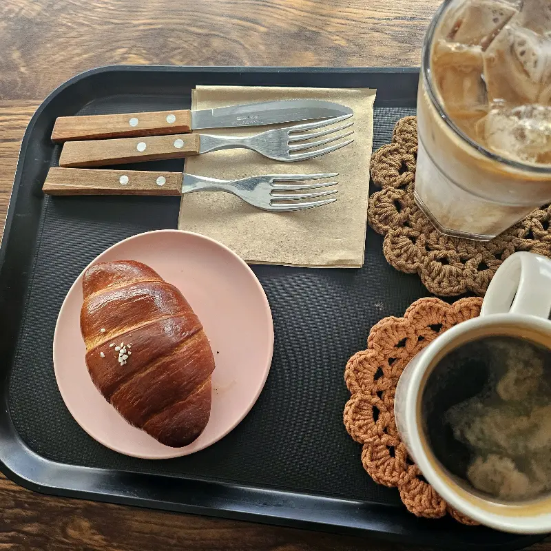 몽화원 소금빵과 아메리카노