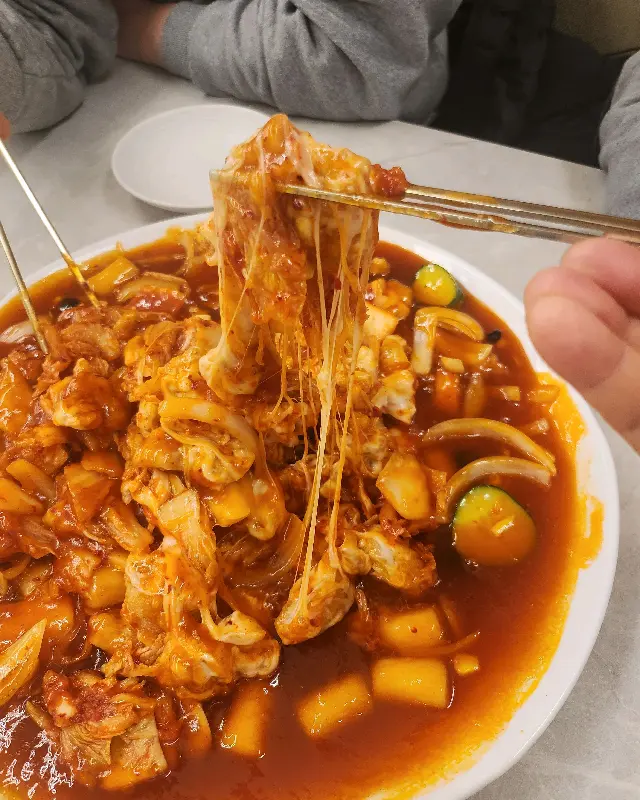 쭉 늘어나는 치즈