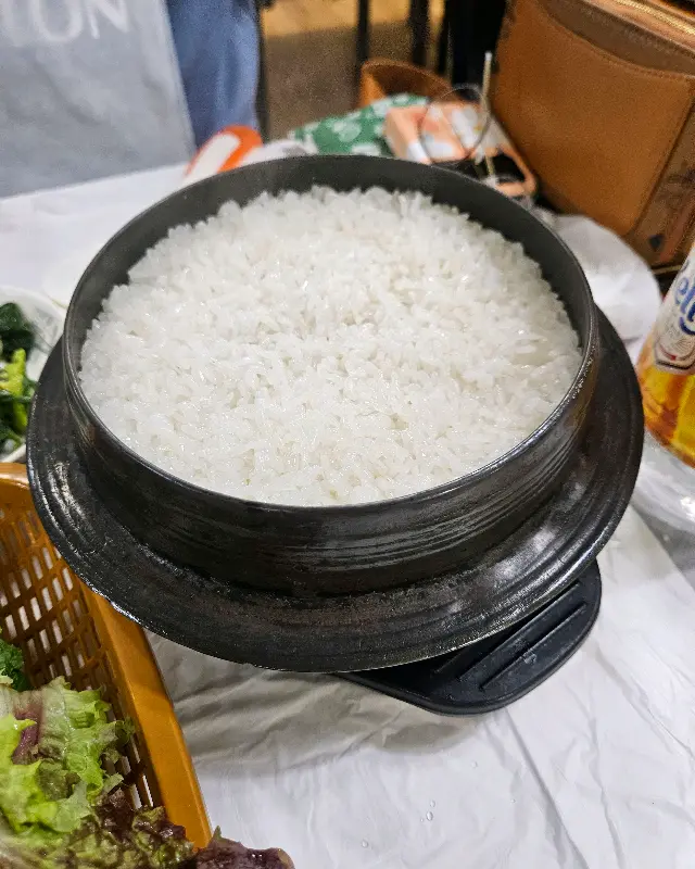 윤기가 흐르는 솥밥