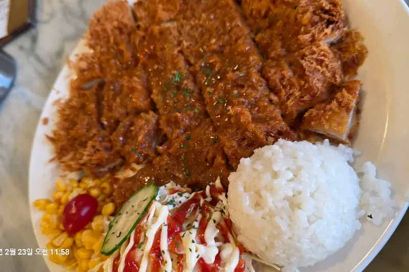 푸짐한 돈까스 한 상