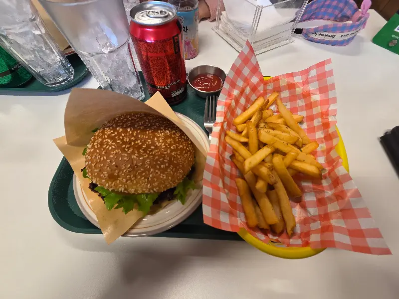 제이미버거하우스 햄버거와 콜라