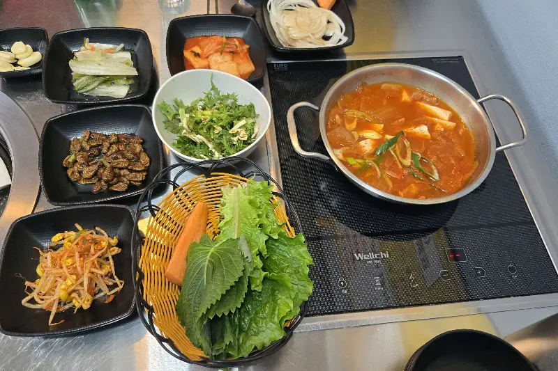 다채로운 곁들임 메뉴