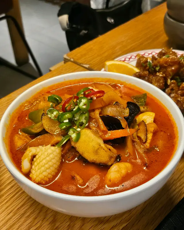 굴이 듬뿍 들어간 굴짬뽕