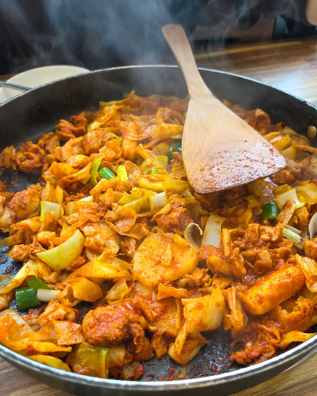 볶음밥이 완성된 모습