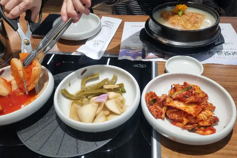 먹기 좋게 잘라주는 반찬