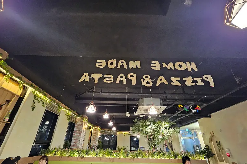 피자굽는 나무꾼 천장 장식