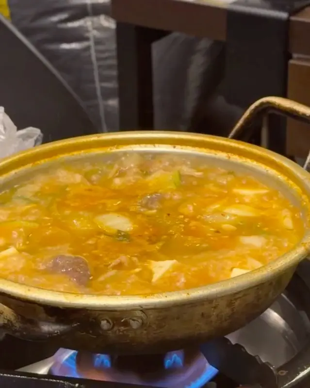 보글보글 끓는 김치찌개