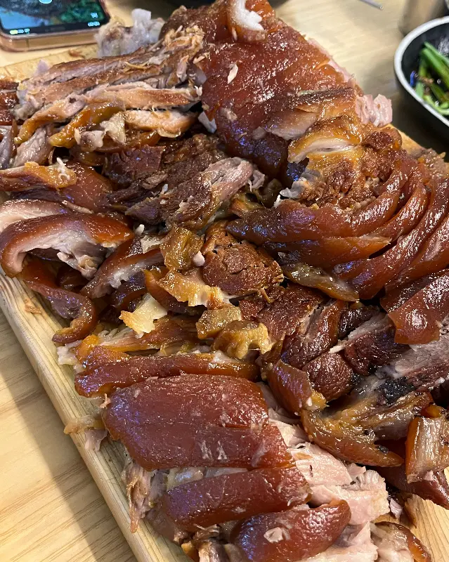 윤기가 흐르는 족발 사진