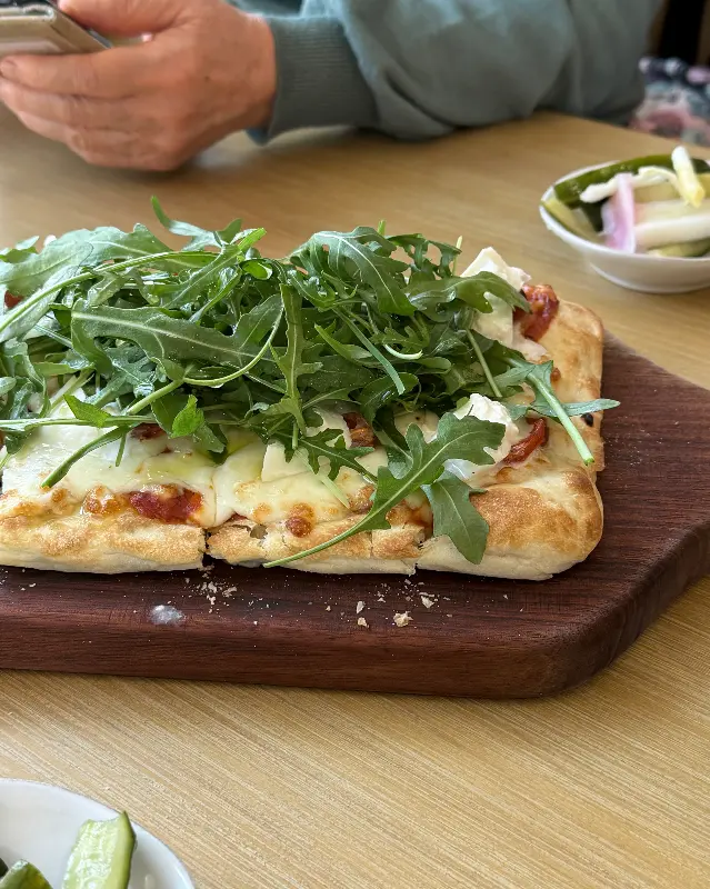 루꼴라 피자 근접샷