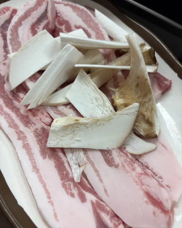 삼겹살과 곁들여 먹는 버섯