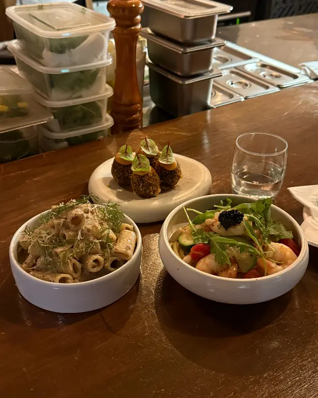 호미스 내부 테이블 모습