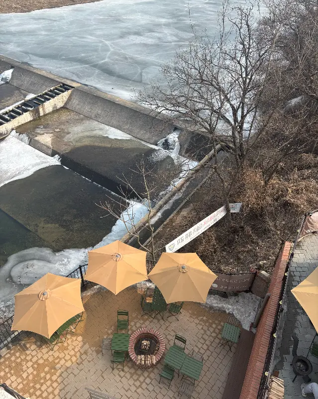 어나더데이지 야외 테이블