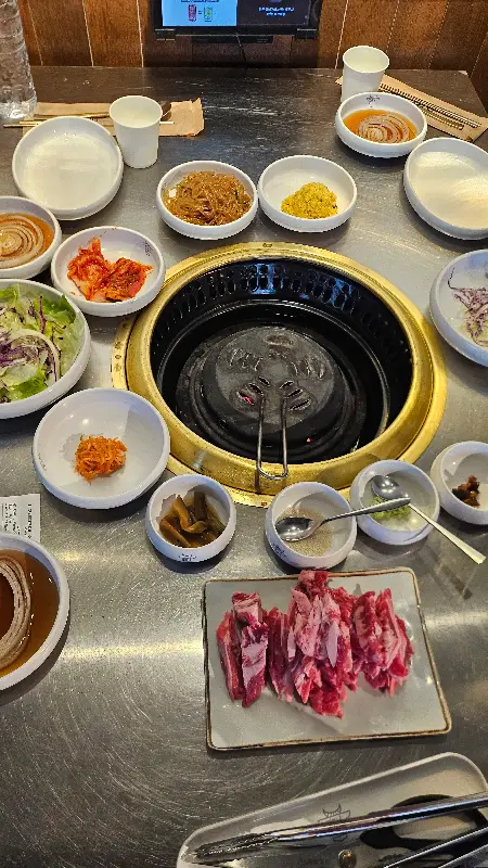 깔끔하게 정돈된 테이블 세팅