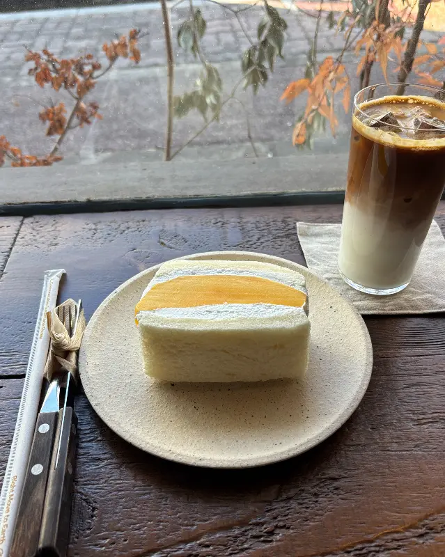 후르츠산도와 라떼