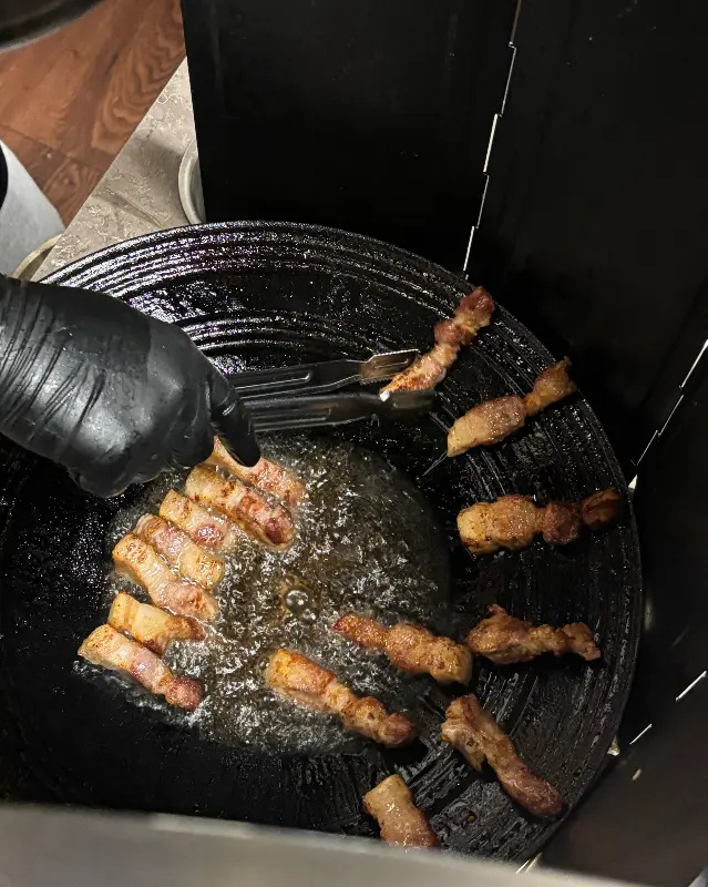 디지버 고기 튀기는 모습