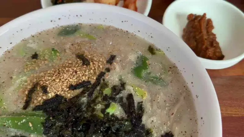 들깨칼국수 근접샷