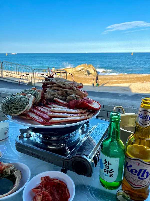 싱싱한 해산물이 가득한 회무침