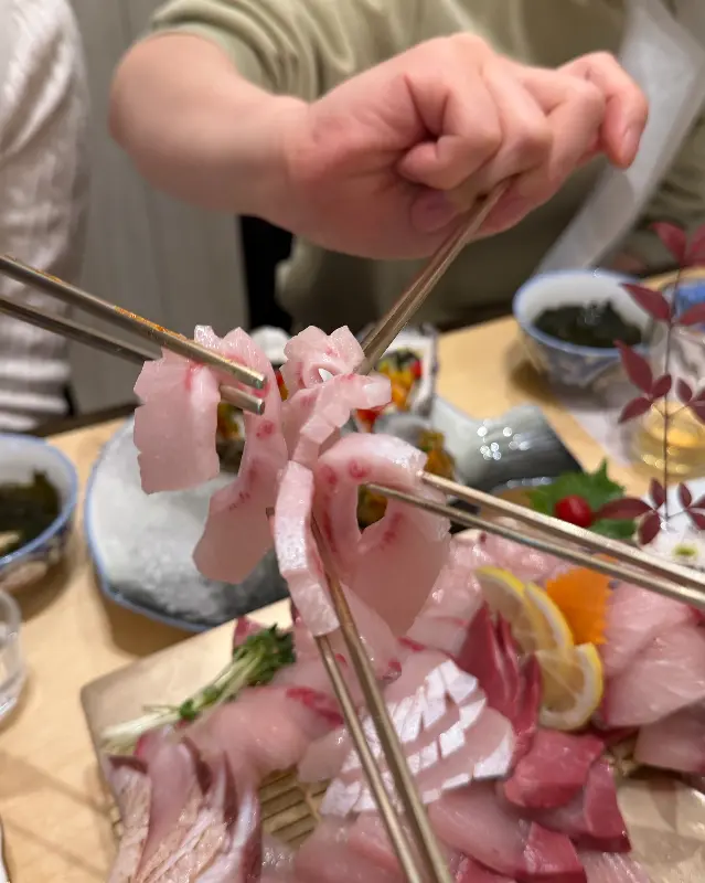 싱싱한 해산물이 가득한 카이센동