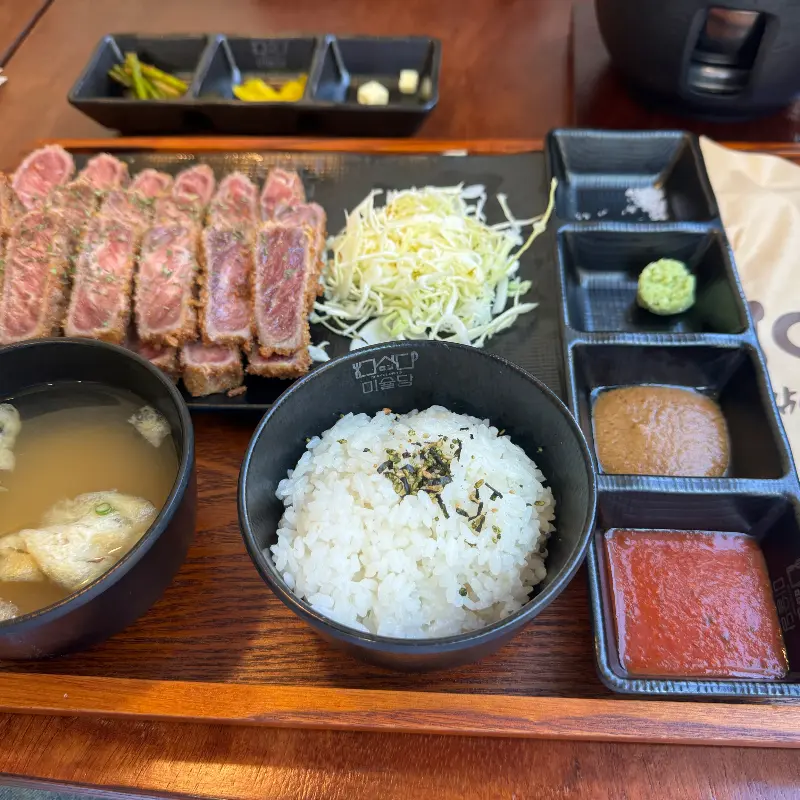 규카츠 정식 한상차림 클로즈업