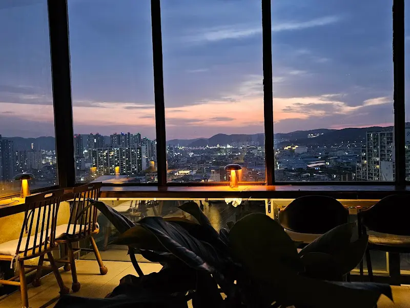 3층 루프탑에서 바라본 야경