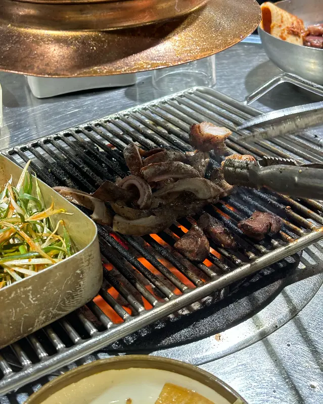 불판 위의 고기